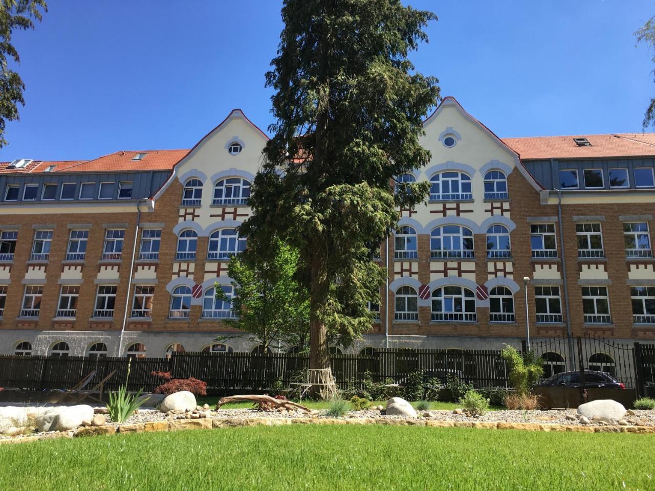Отель Kunstwerk B Троссинген Экстерьер фото